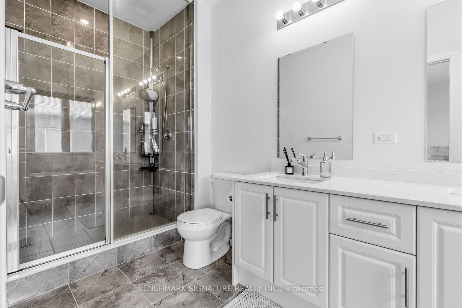 163 Tempel Street Property Photo 8
