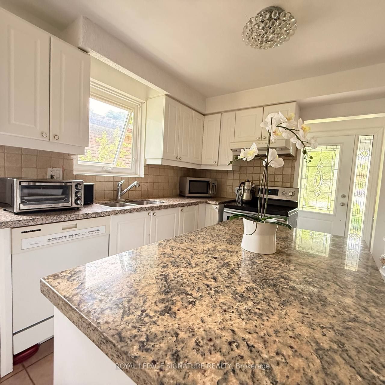 117 Romfield Circuit Property Photo 11