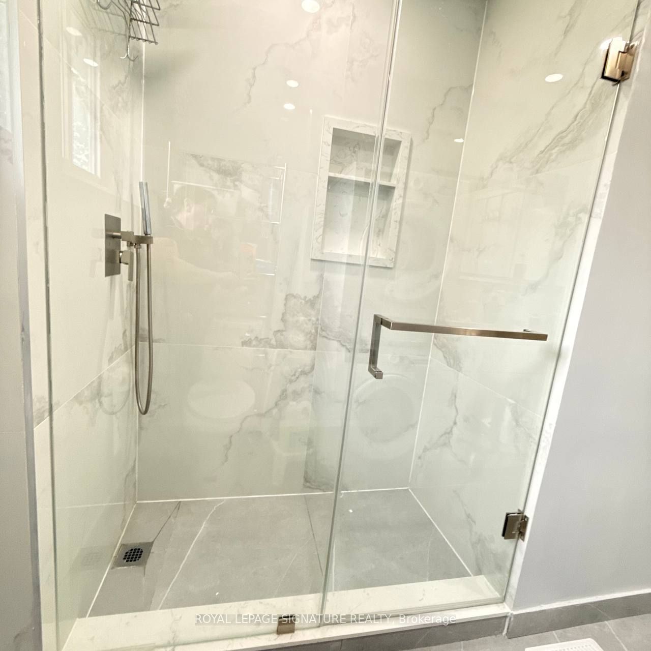 117 Romfield Circuit Property Photo 24