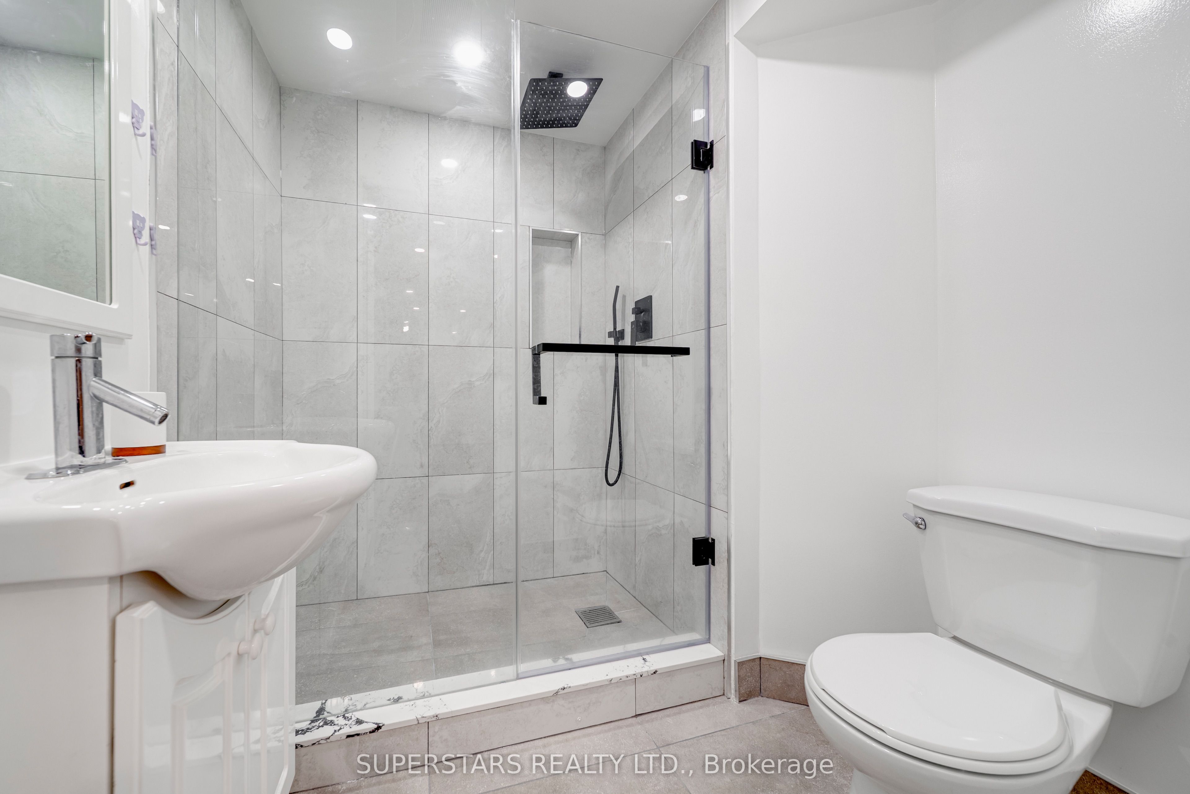 22 West Side Drive Property Photo 44