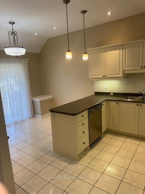 19 Leland Lane E Property Photo 3