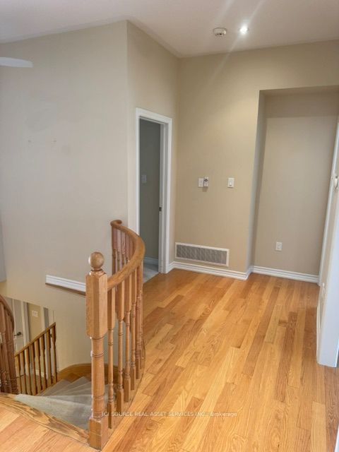 19 Leland Lane E Property Photo 9
