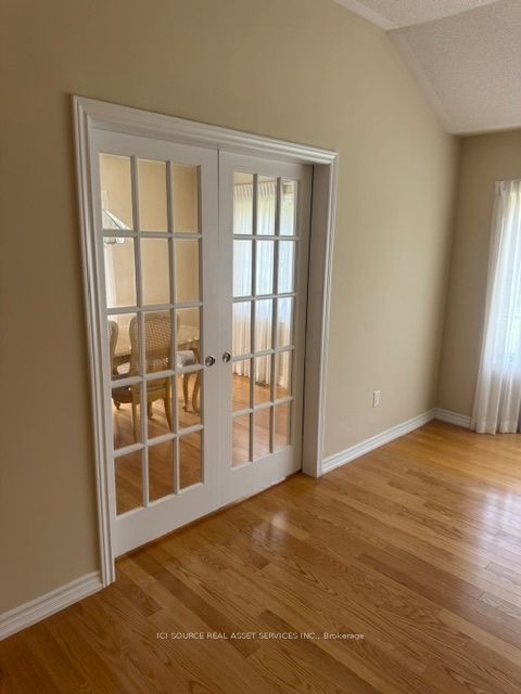 19 Leland Lane E Property Photo 11