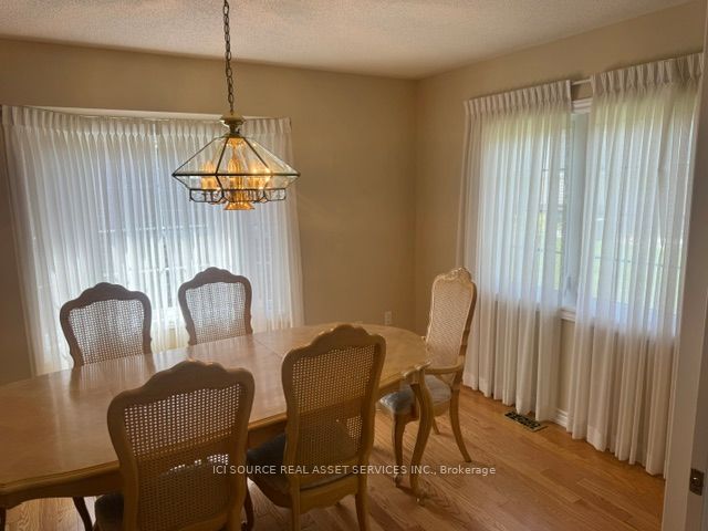 19 Leland Lane E Property Photo 13