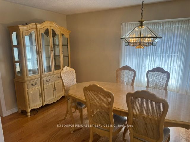 19 Leland Lane E Property Photo 14