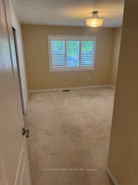 19 Leland Lane E Property Photo 15