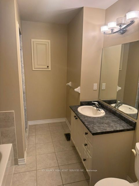 19 Leland Lane E Property Photo 19
