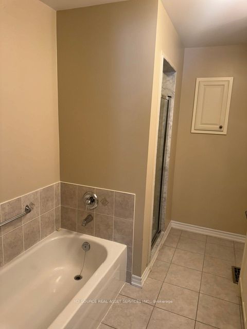 19 Leland Lane E Property Photo 20