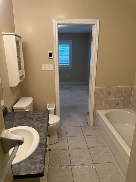 19 Leland Lane E Property Photo 21