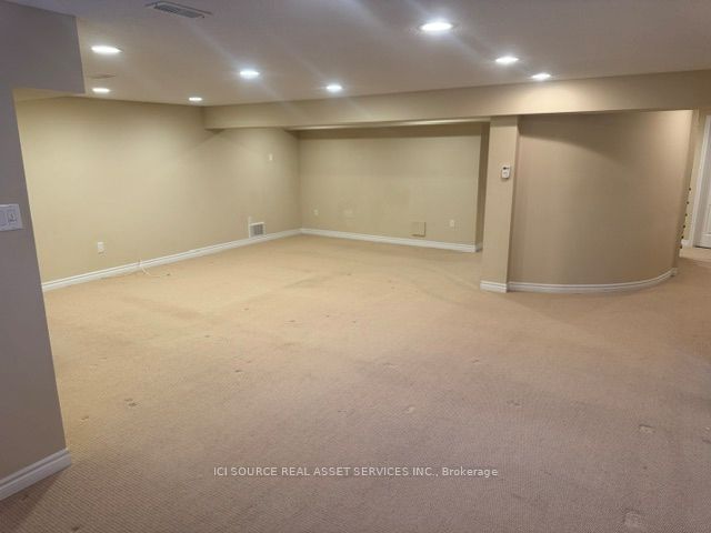 19 Leland Lane E Property Photo 28