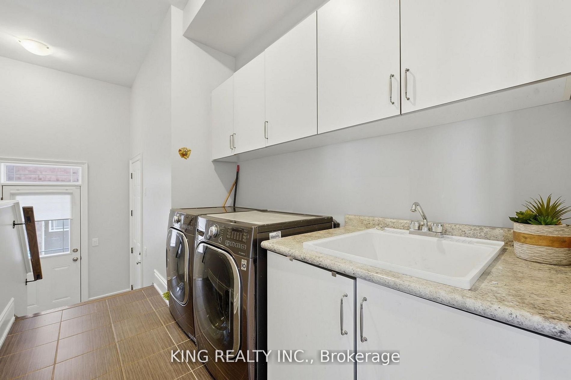 76 Chesney Crescent Property Photo 18