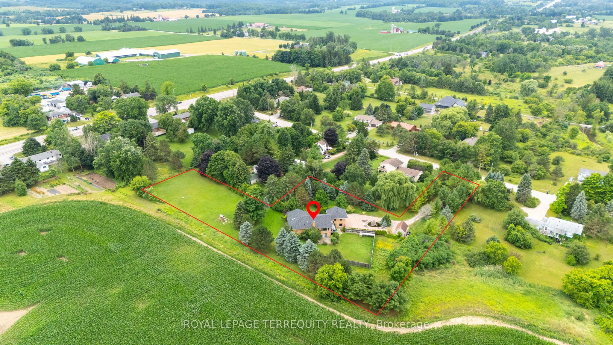 1041 15 Side Road Property Photo 1