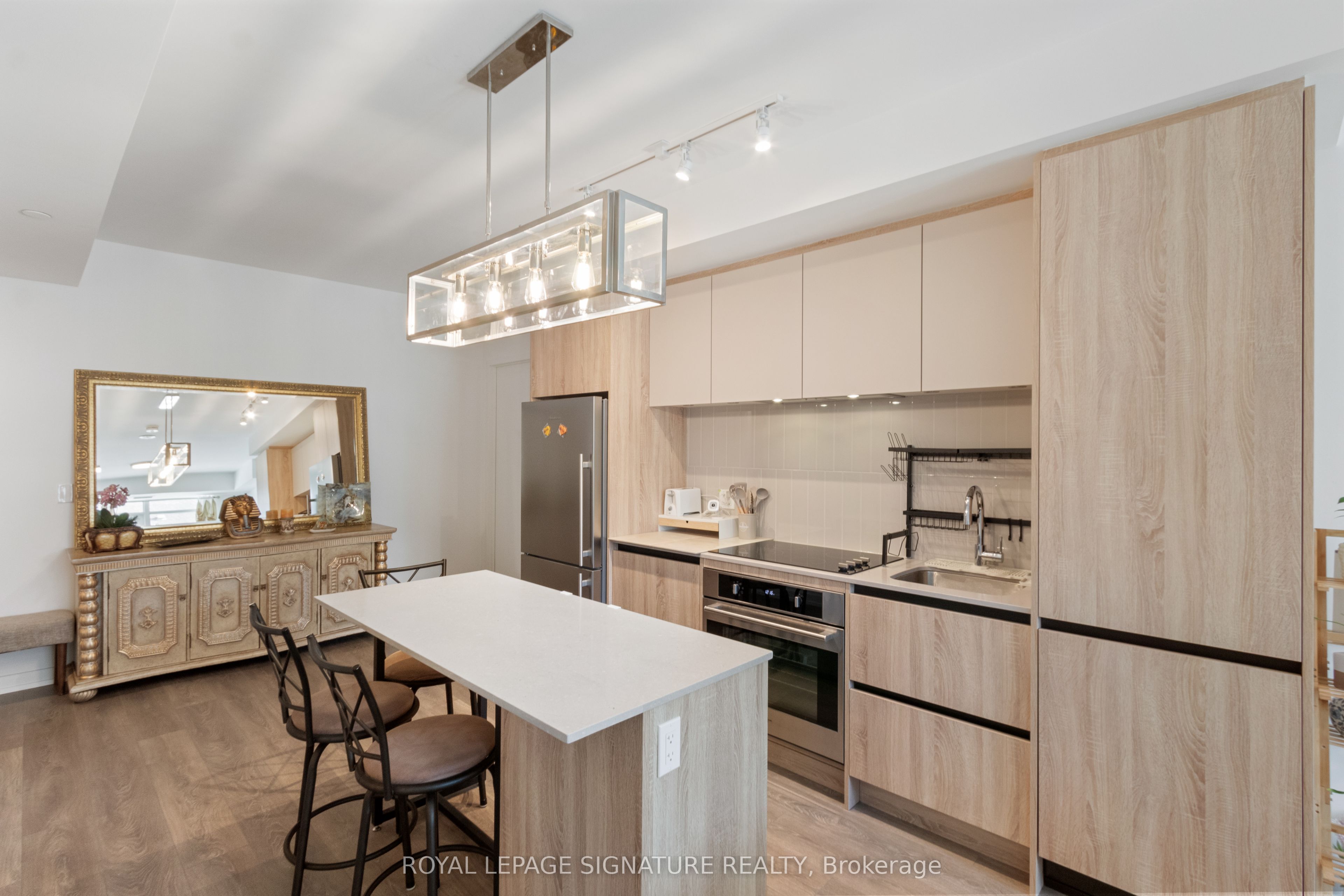 8 Beverley Glen Boulevard 228 Property Photo 1