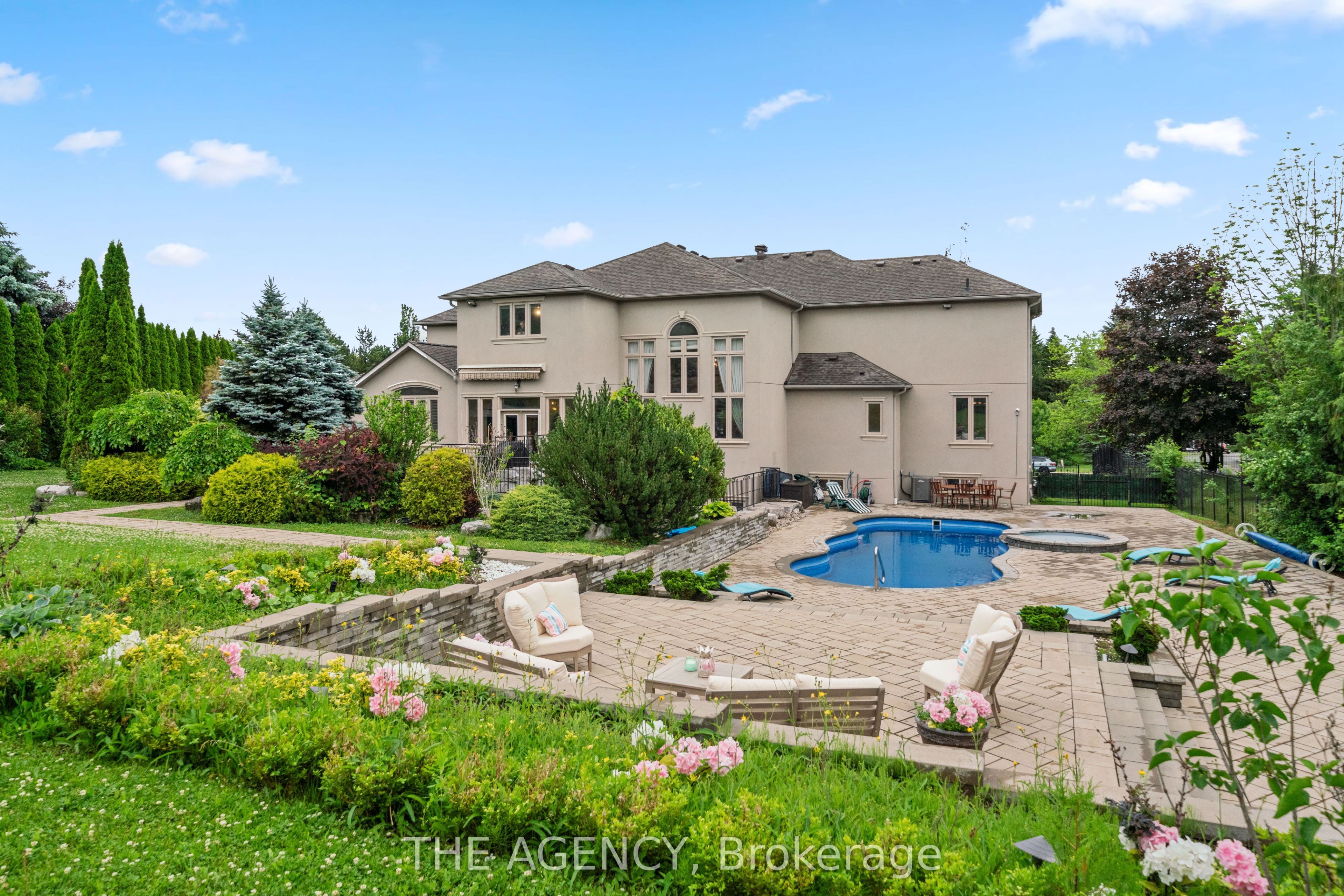 16 Dew Drop Court Property Photo 27