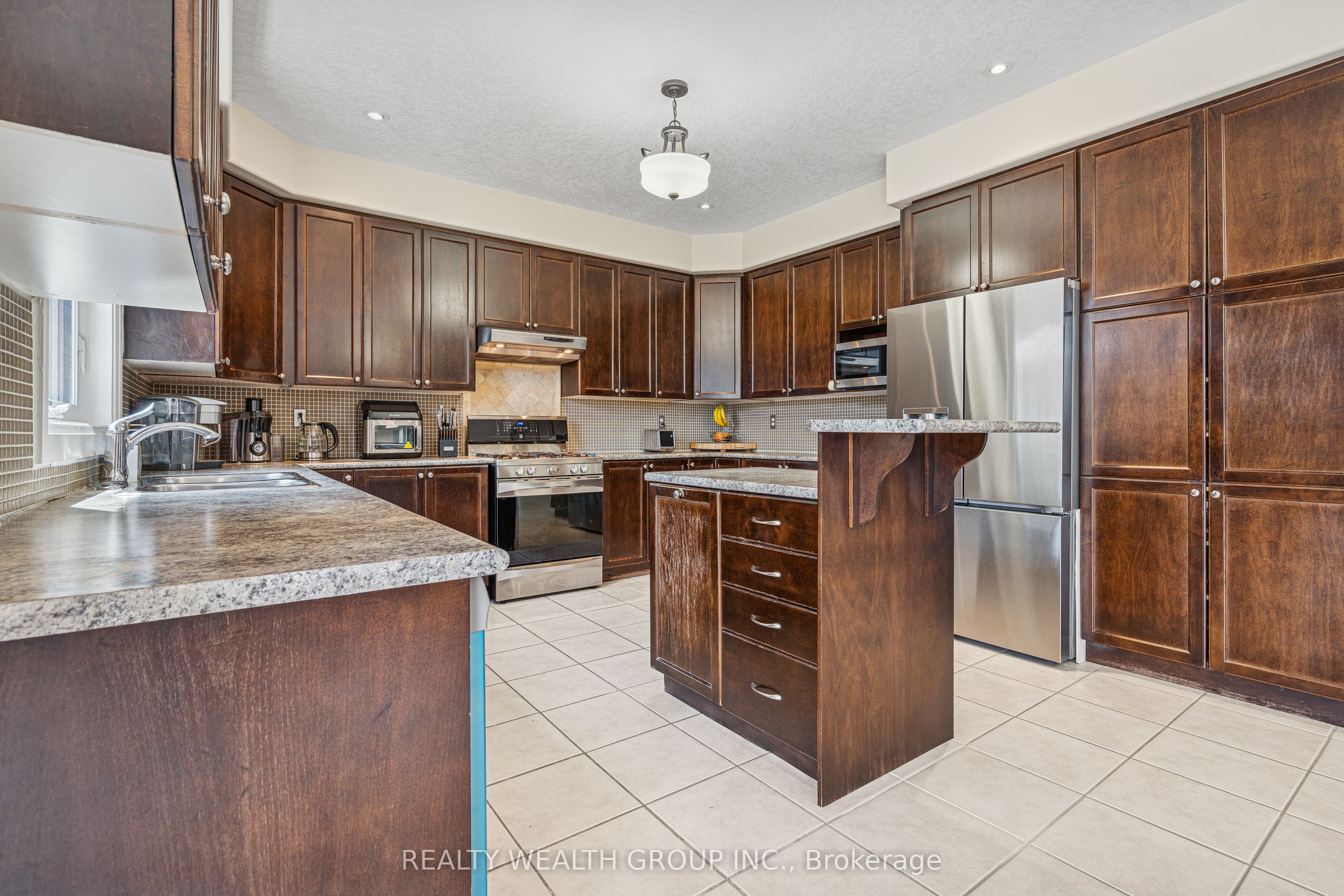896 Booth Avenue Property Photo 8