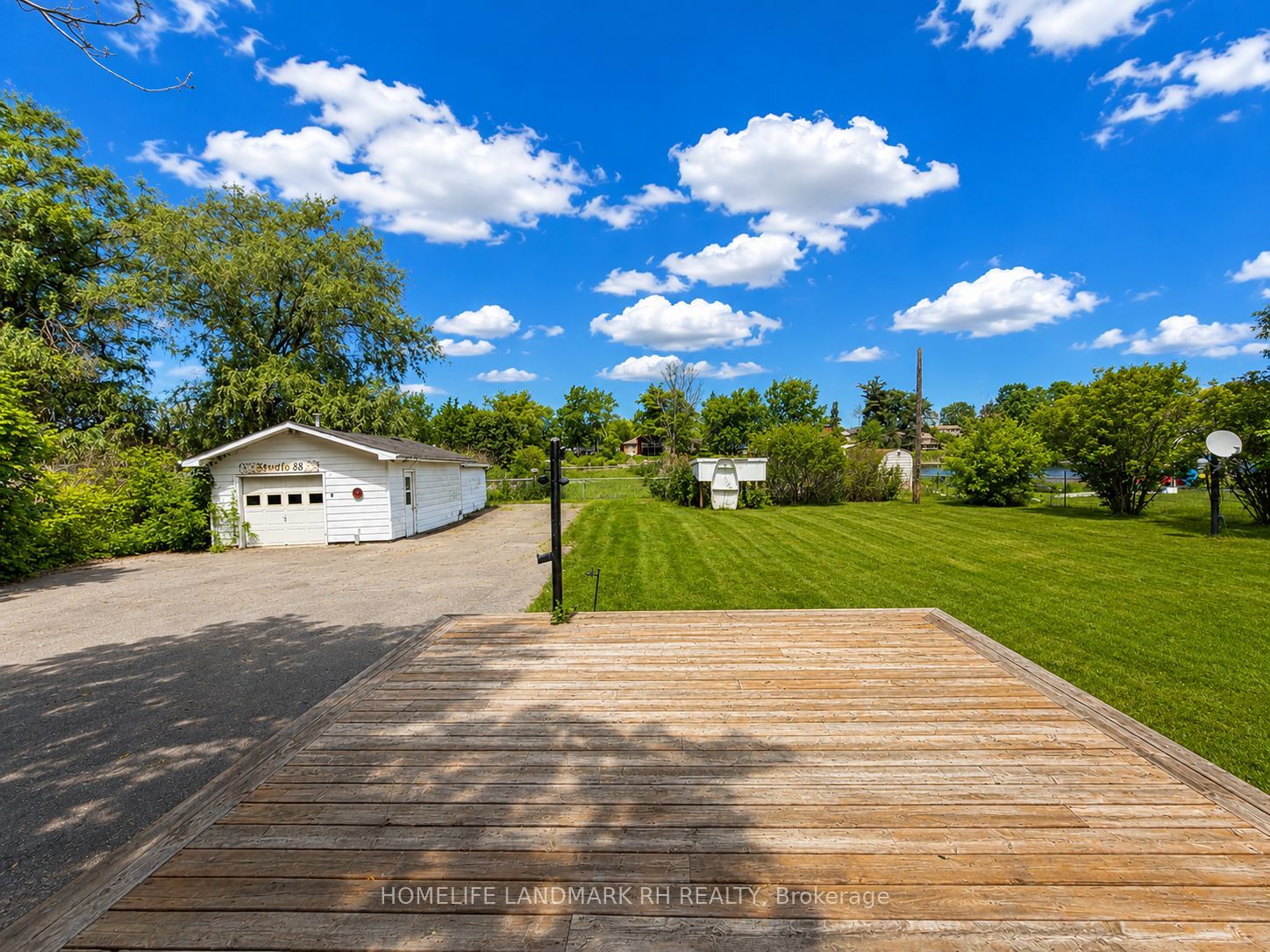 88 Riverglen Drive Property Photo 17