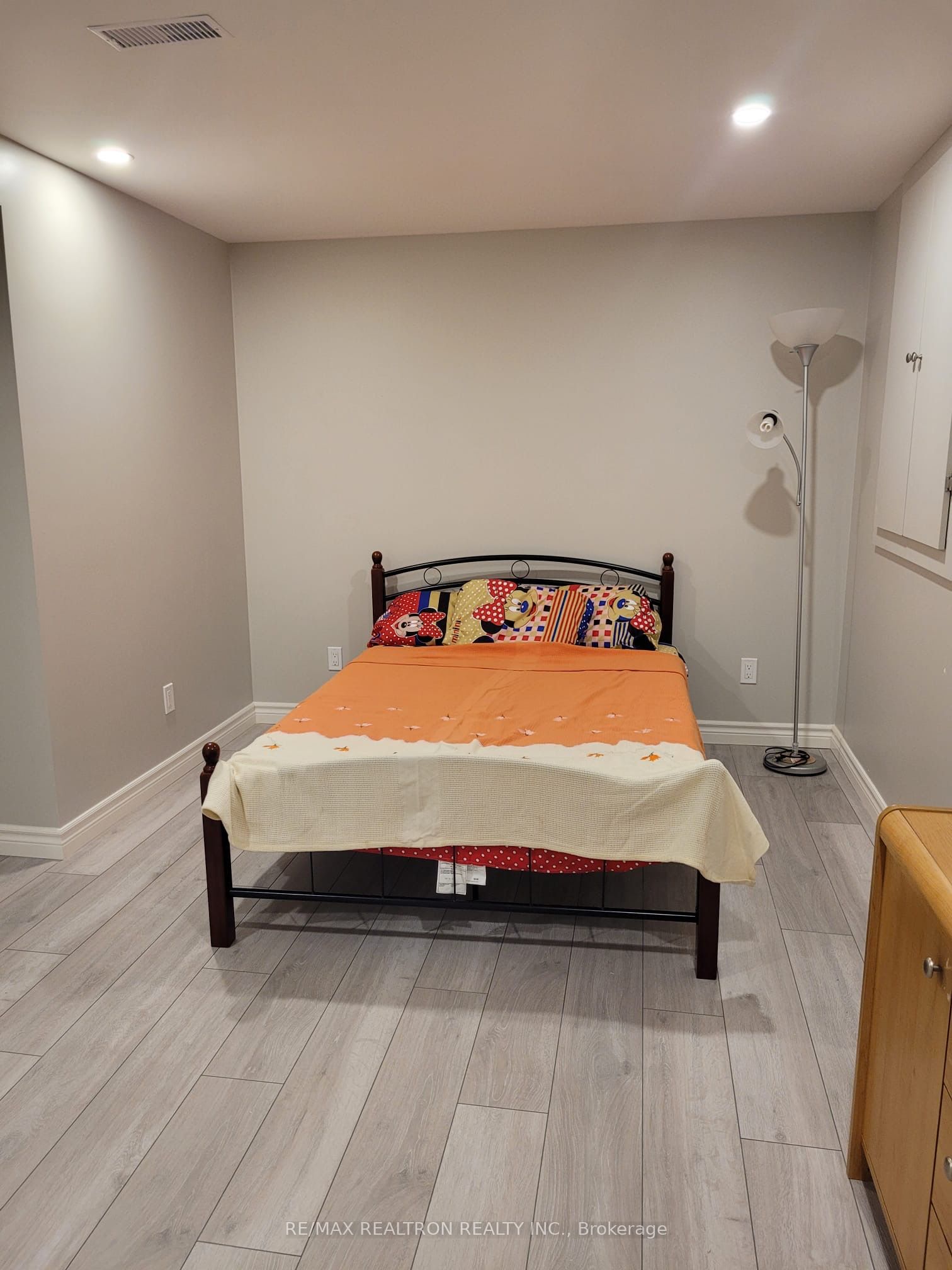 7 Billingham Heights Bsmt B Property Photo 3