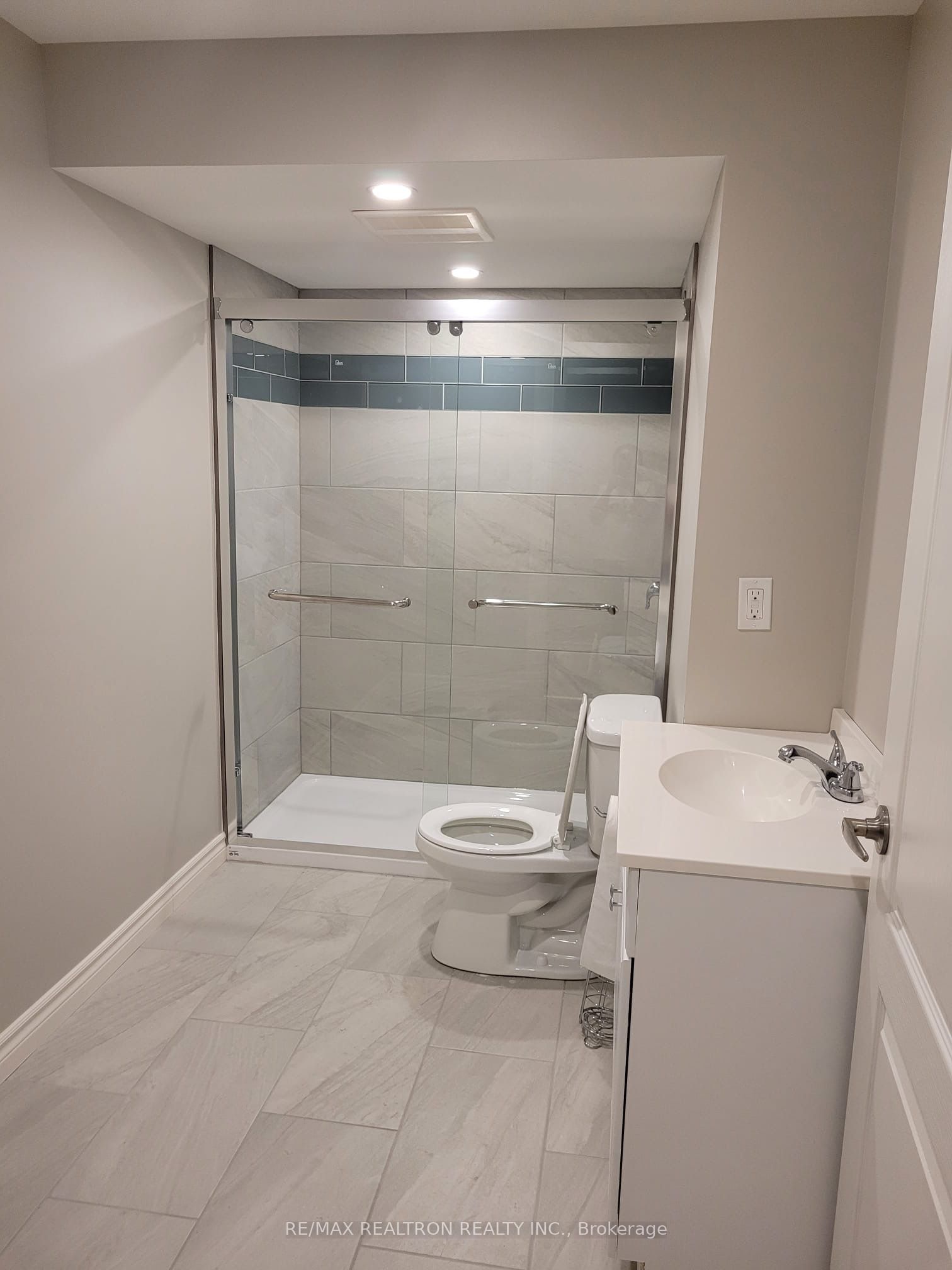 7 Billingham Heights Bsmt B Property Photo 5