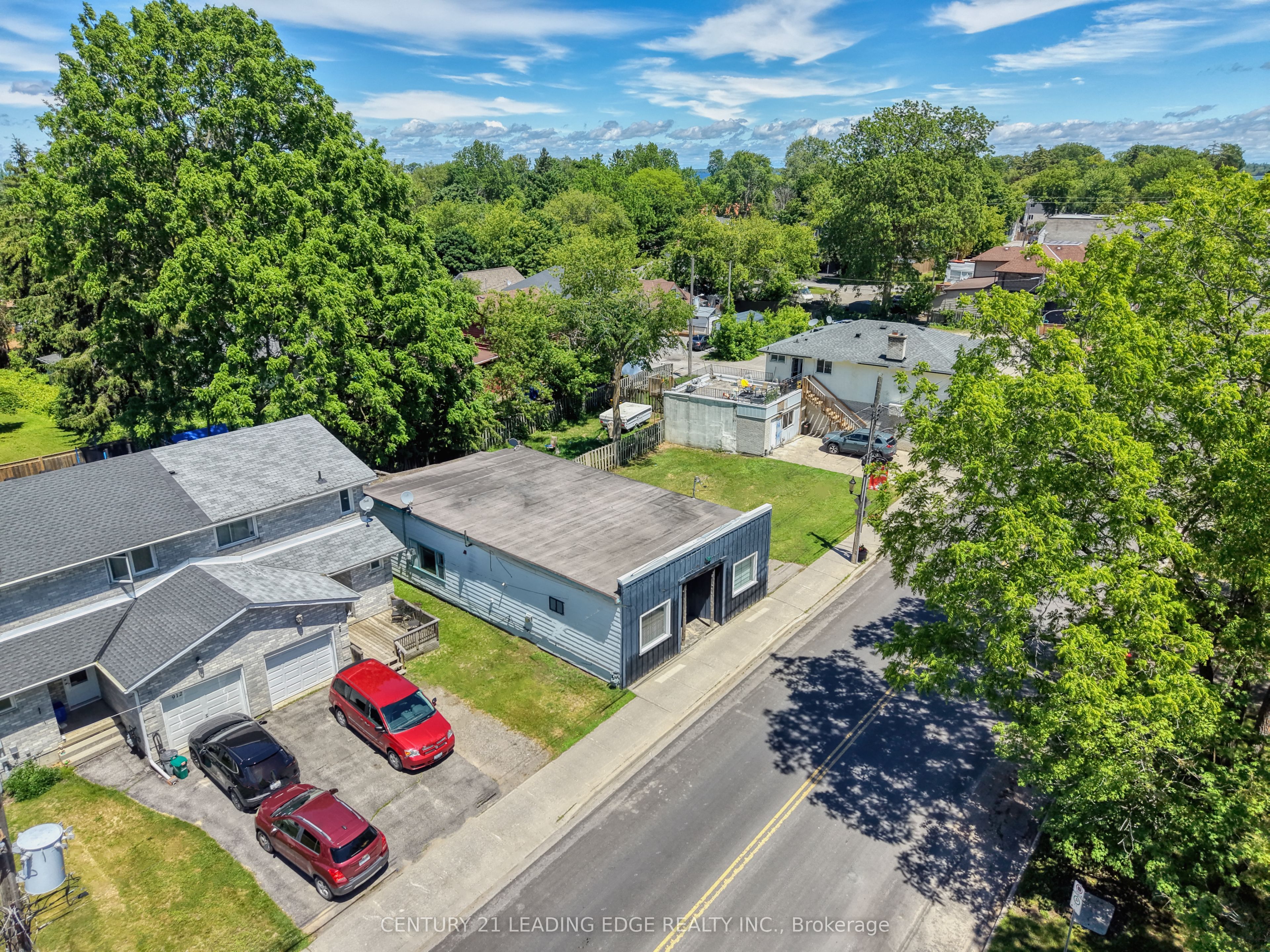 916 Lake Drive E Property Photo 4