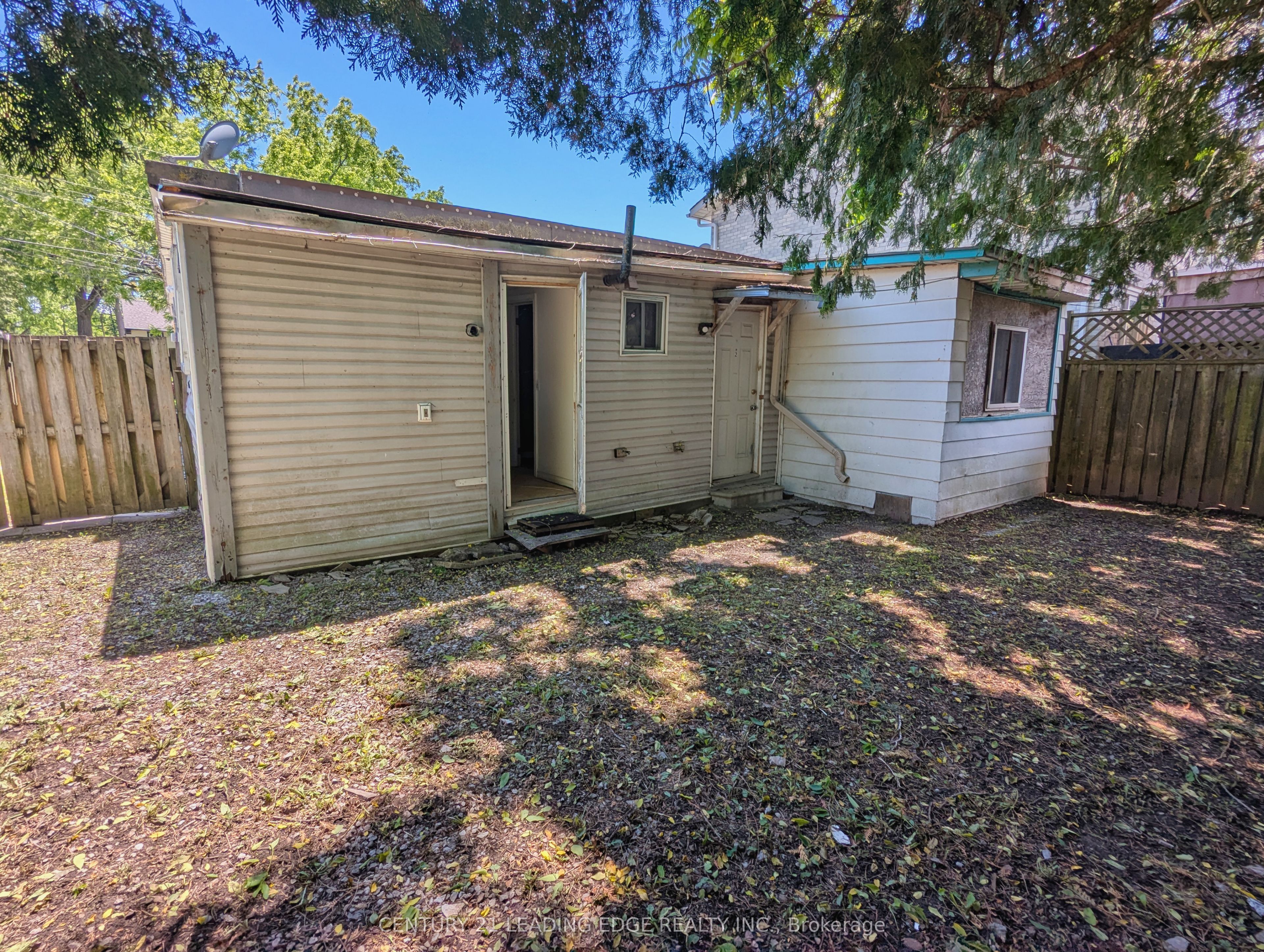 916 Lake Drive E Property Photo 5