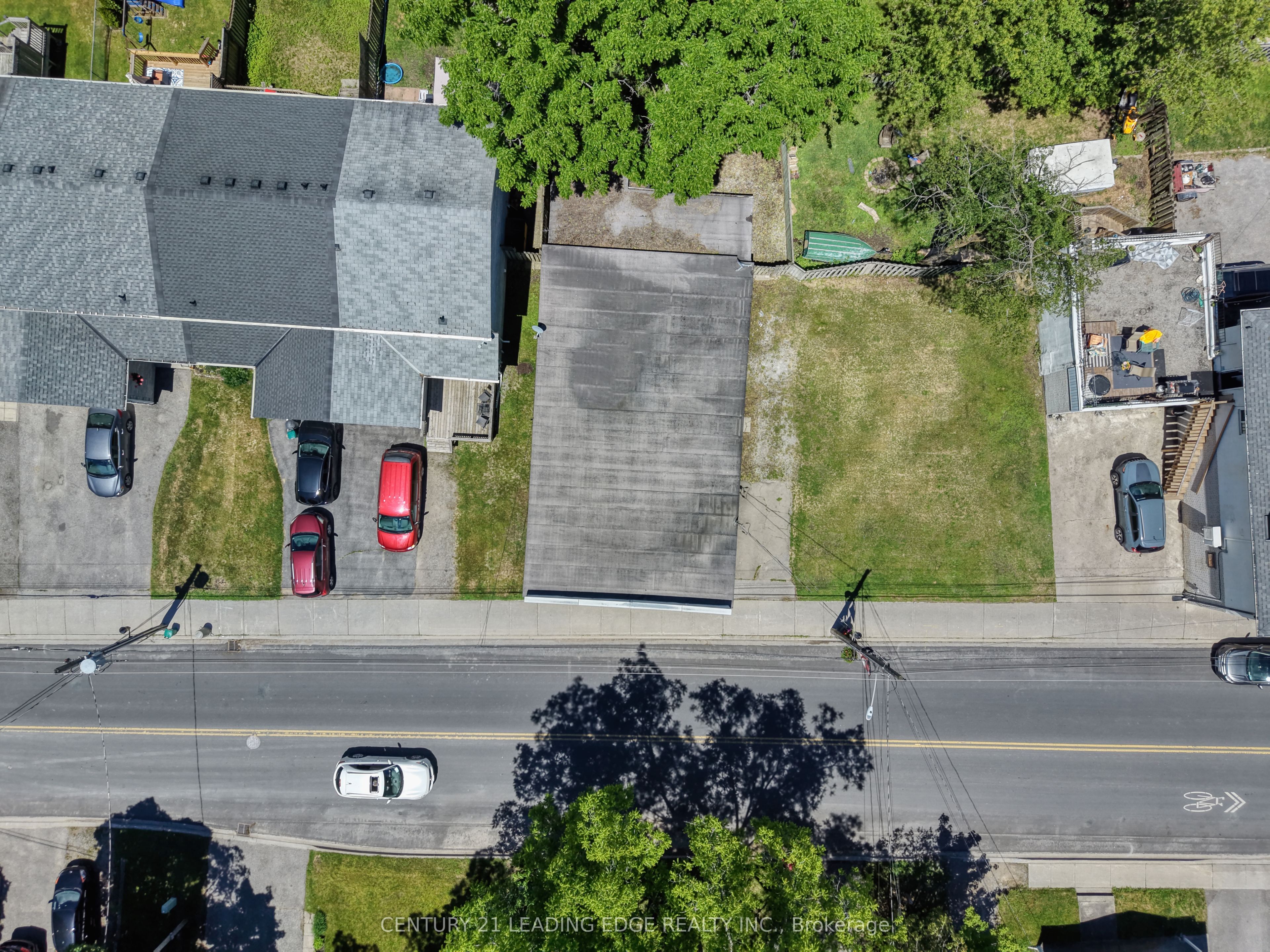 916 Lake Drive E Property Photo 7