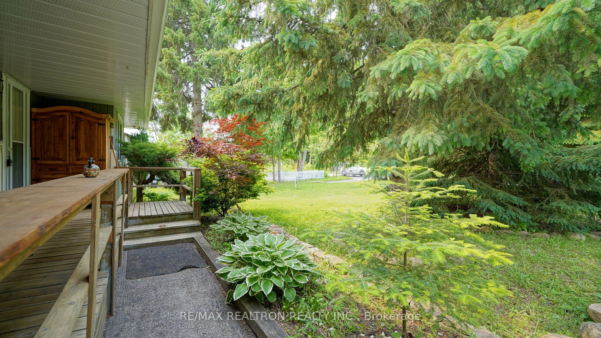 2807 25th Side Road Property Photo 3