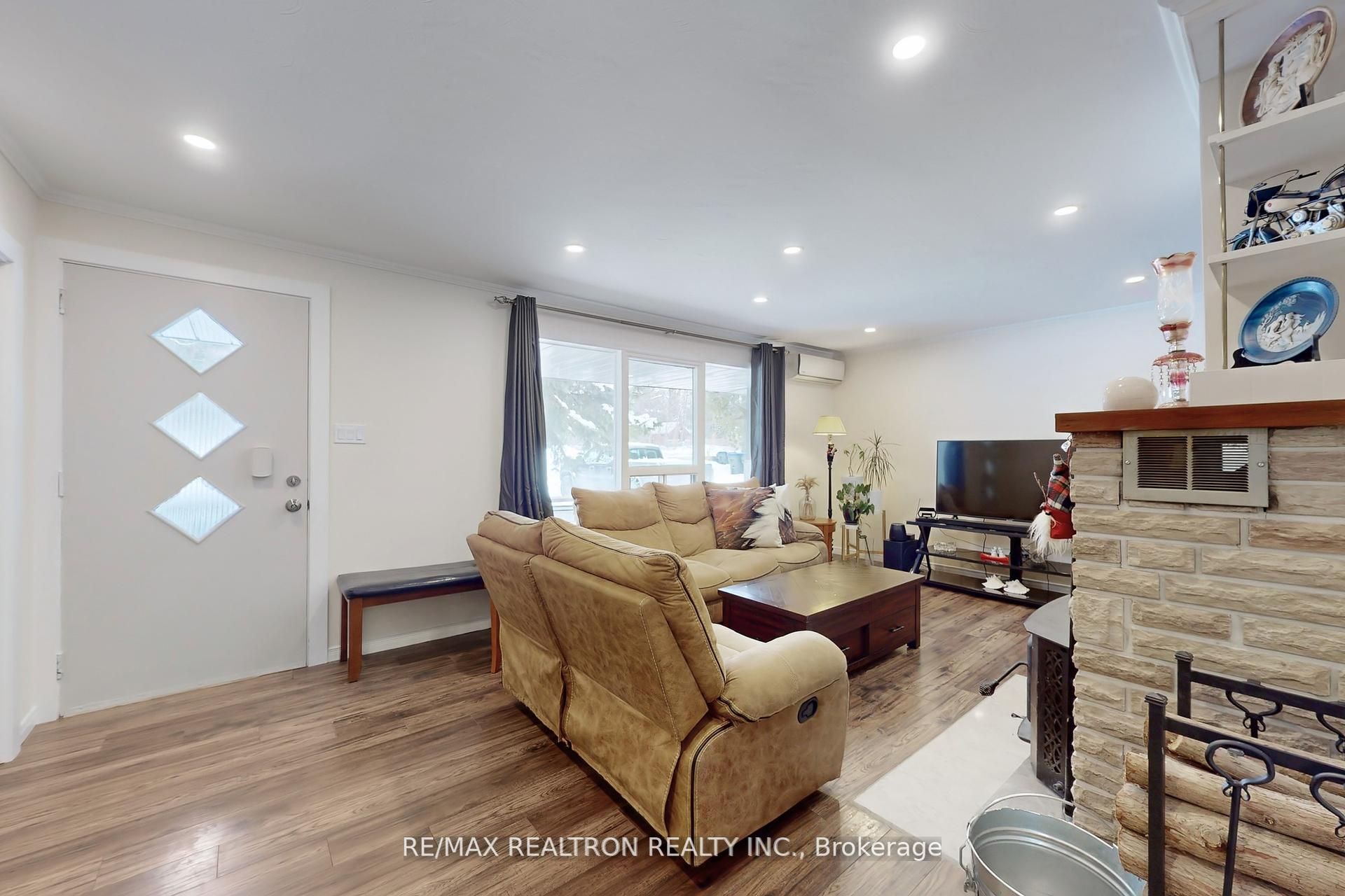 2807 25th Side Road Property Photo 8