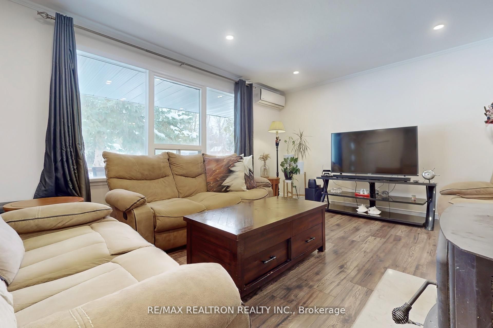 2807 25th Side Road Property Photo 9