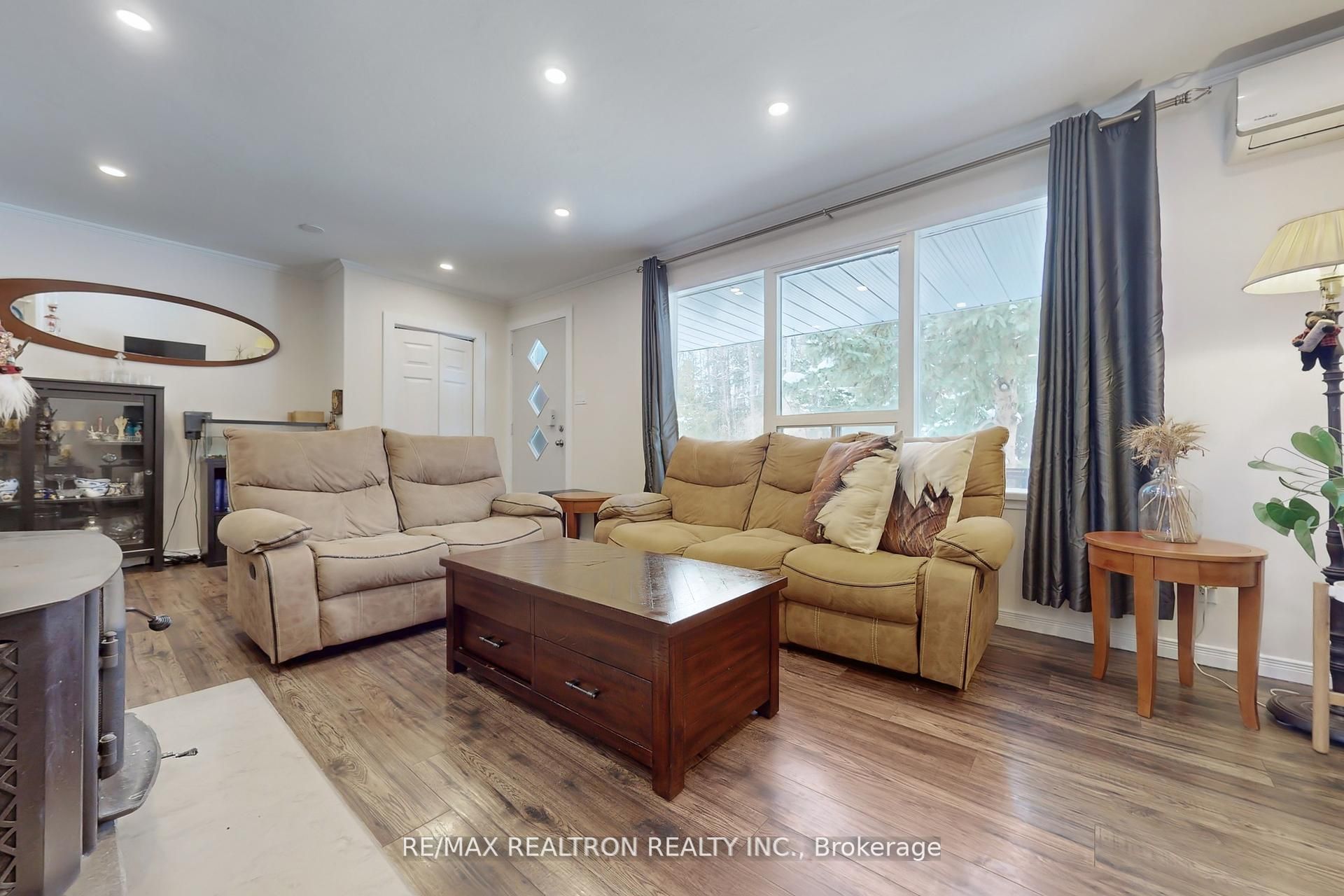 2807 25th Side Road Property Photo 11