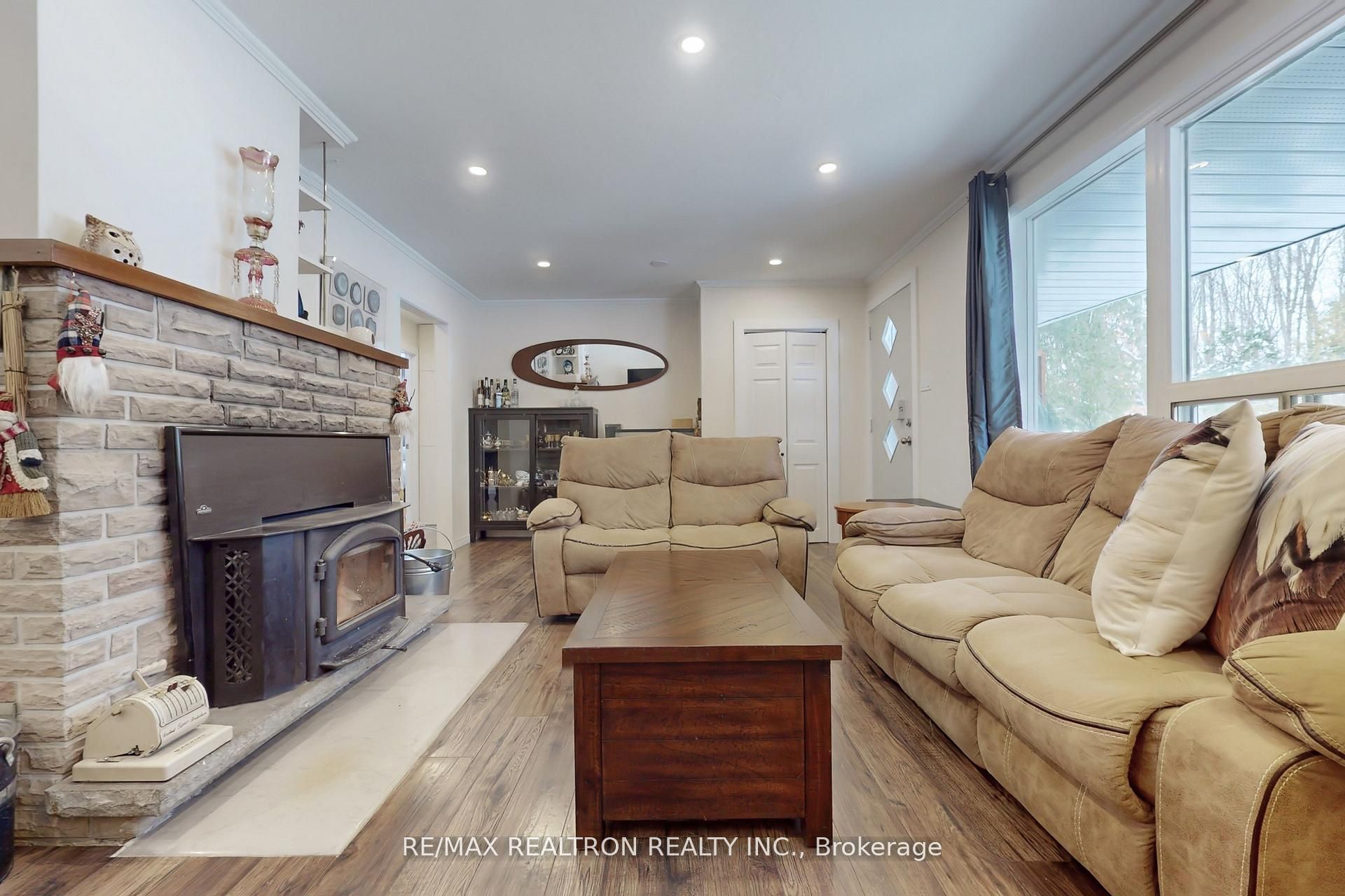 2807 25th Side Road Property Photo 12
