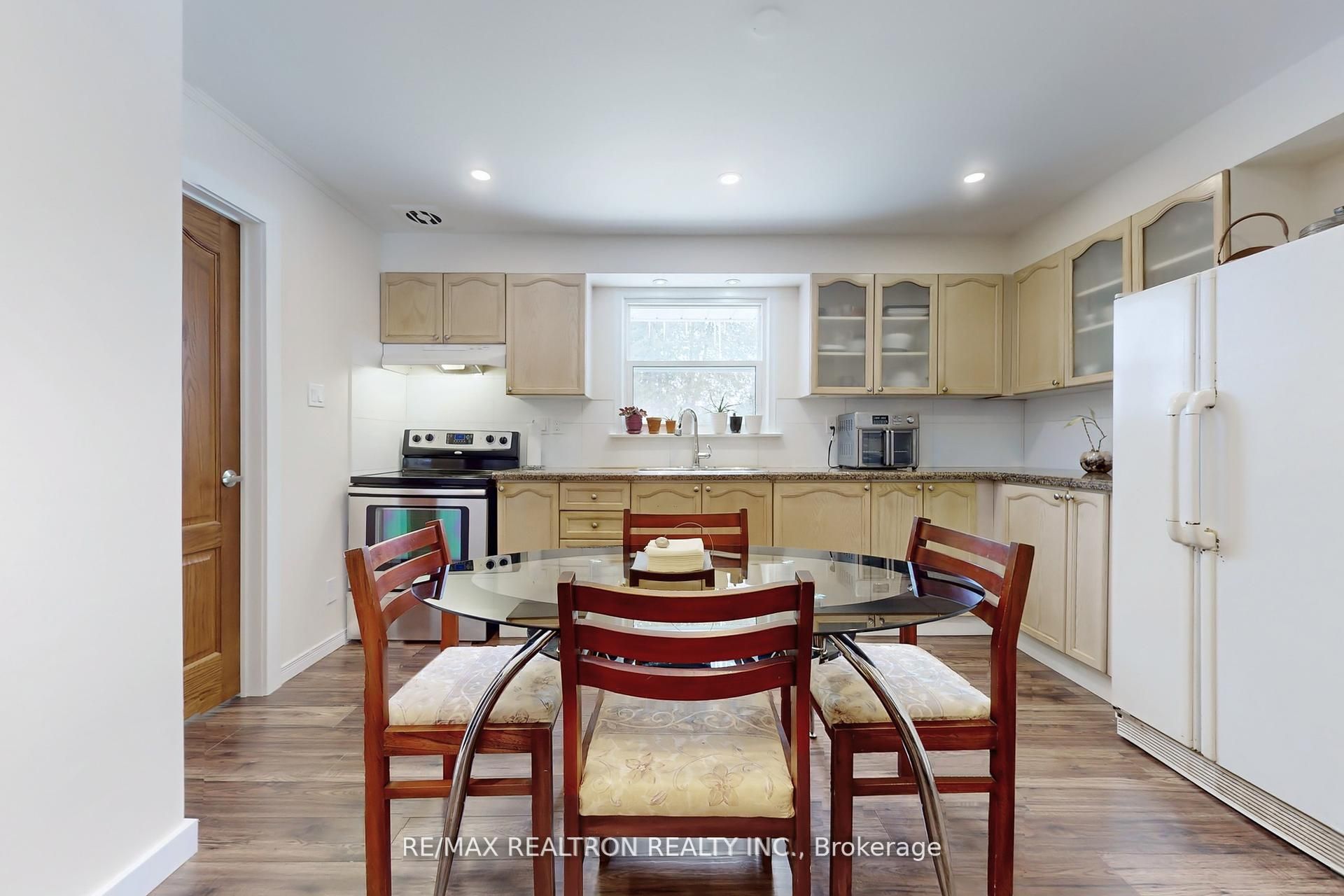 2807 25th Side Road Property Photo 15