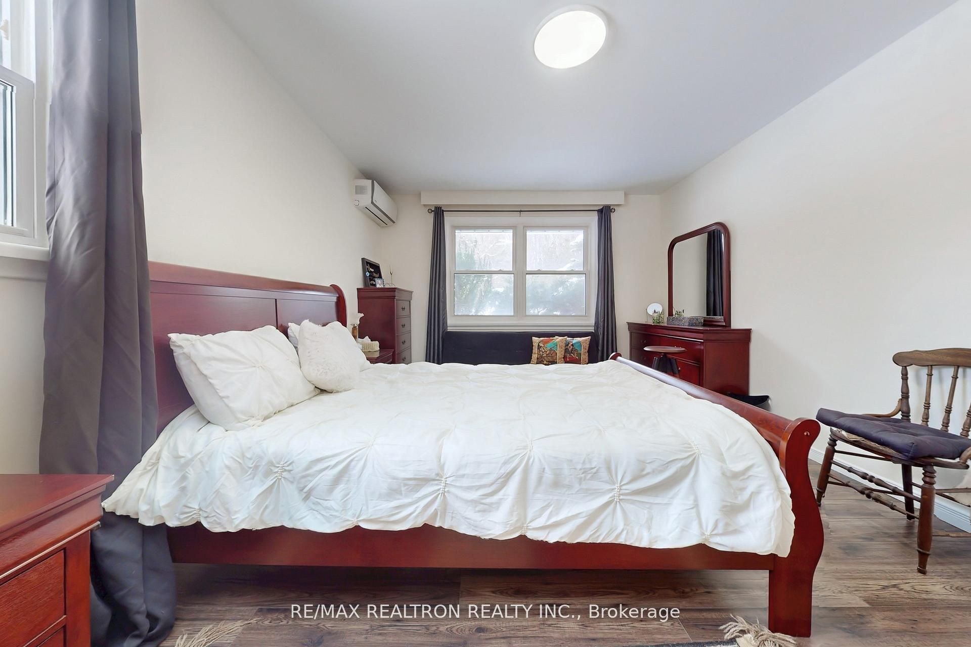 2807 25th Side Road Property Photo 18