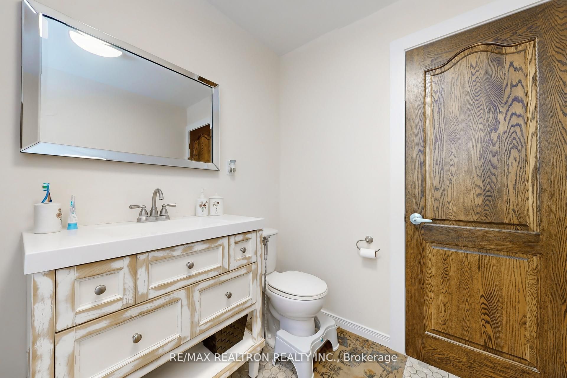 2807 25th Side Road Property Photo 23