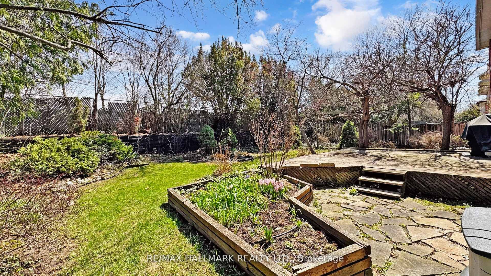 82 Windermere Crescent S Property Photo 45