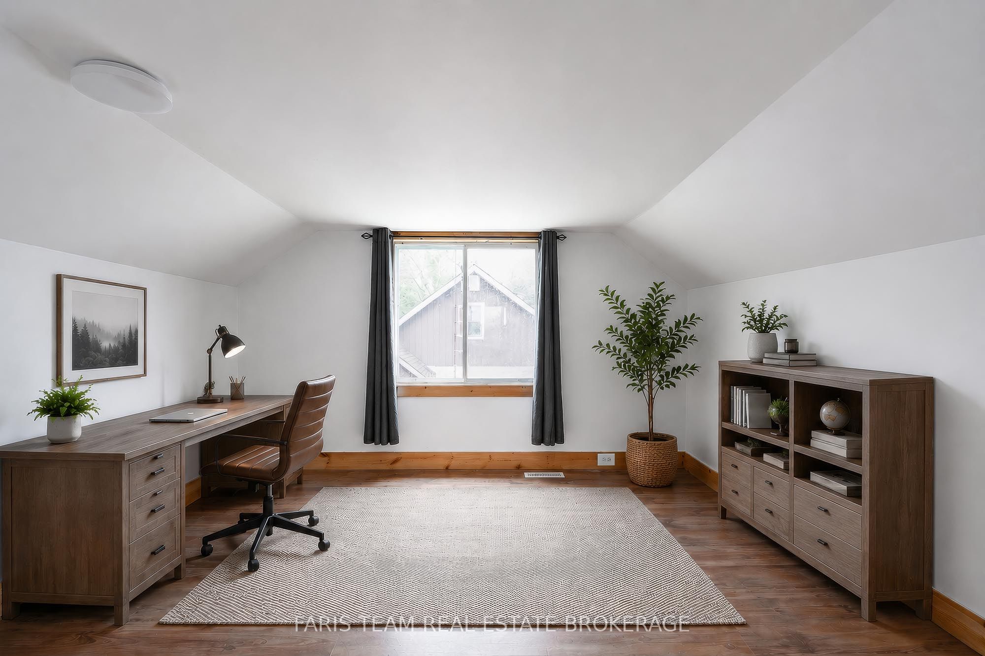 1221 10th Line Property Photo 18
