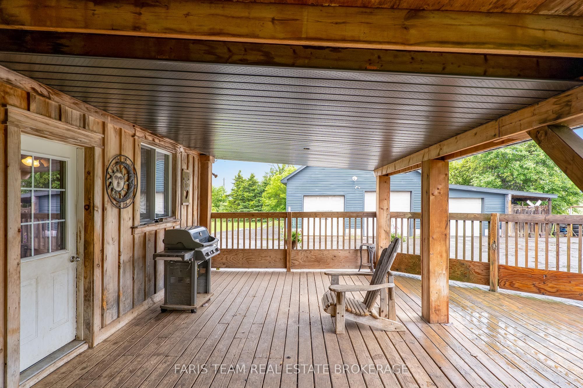 1221 10th Line Property Photo 22