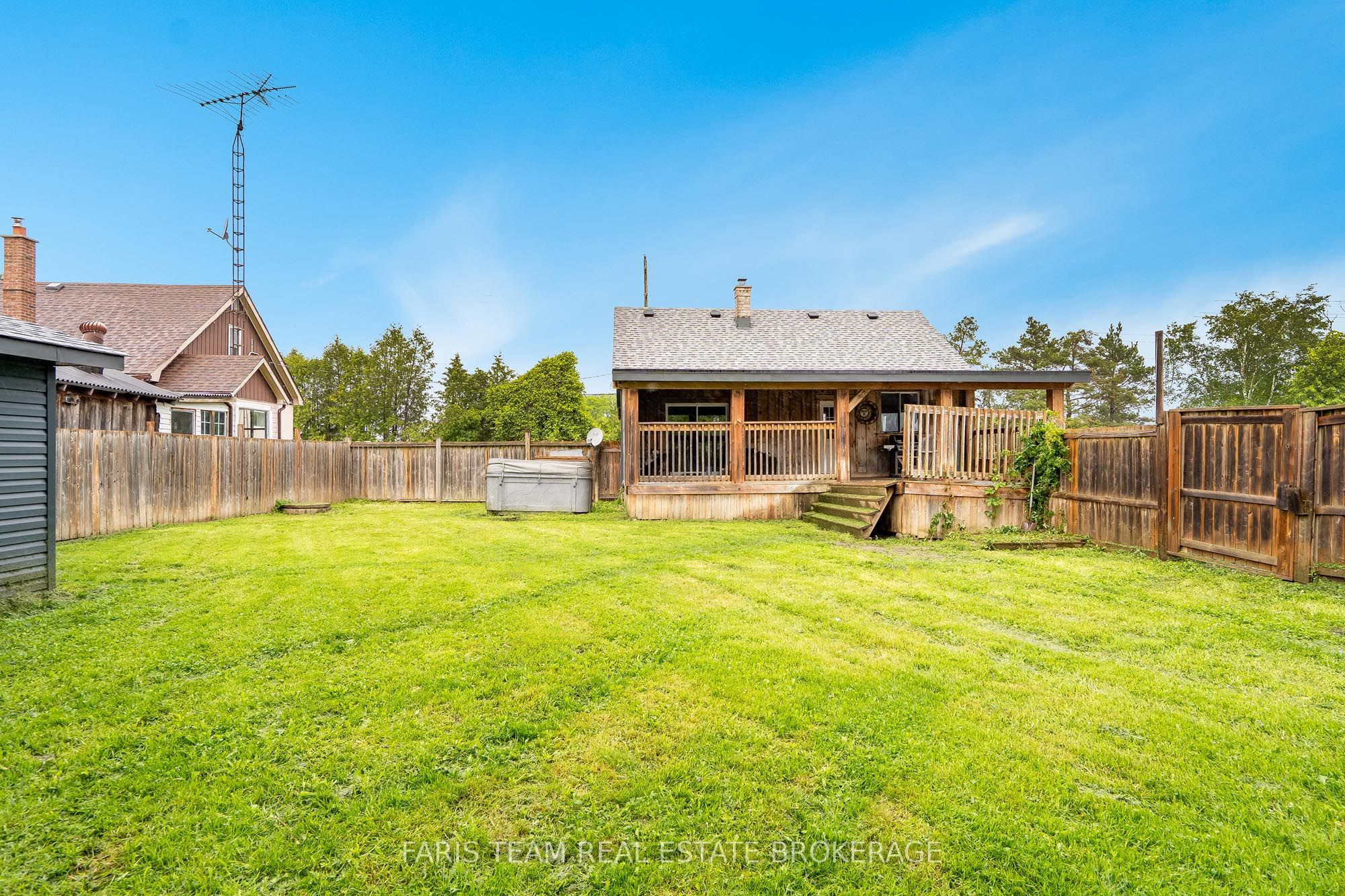 1221 10th Line Property Photo 25