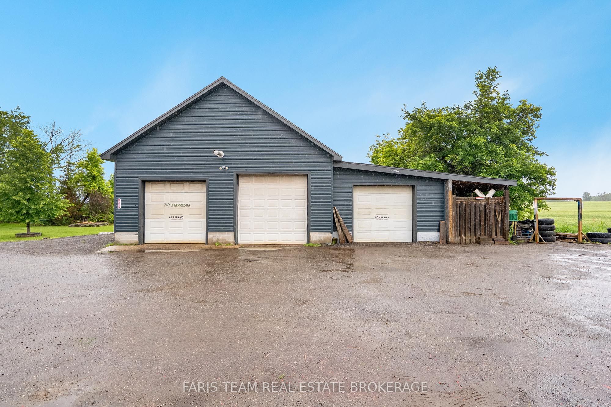 1221 10th Line Property Photo 28