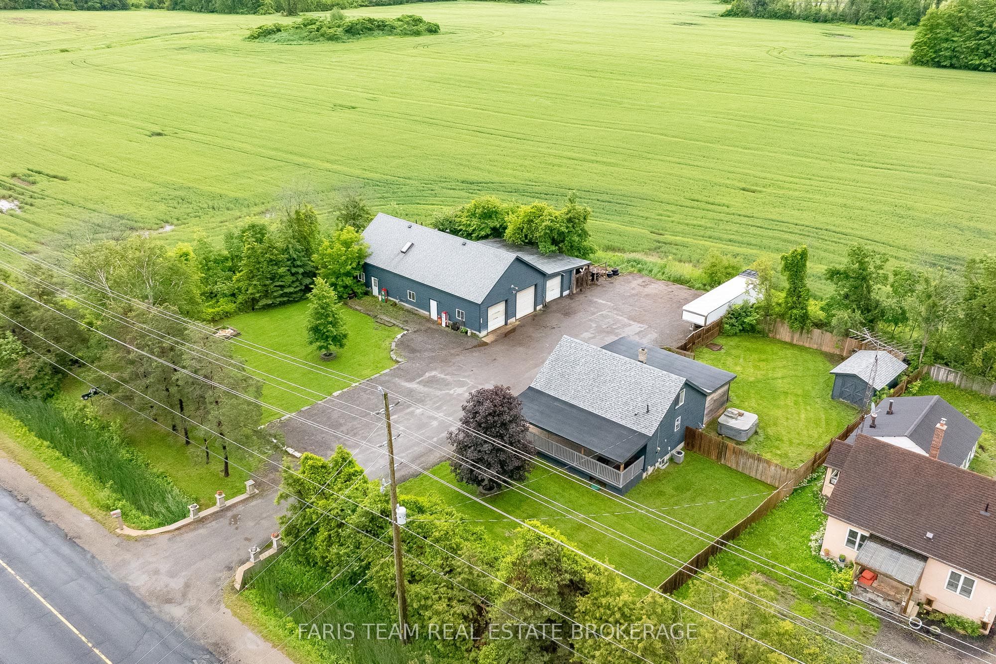 1221 10th Line Property Photo 30