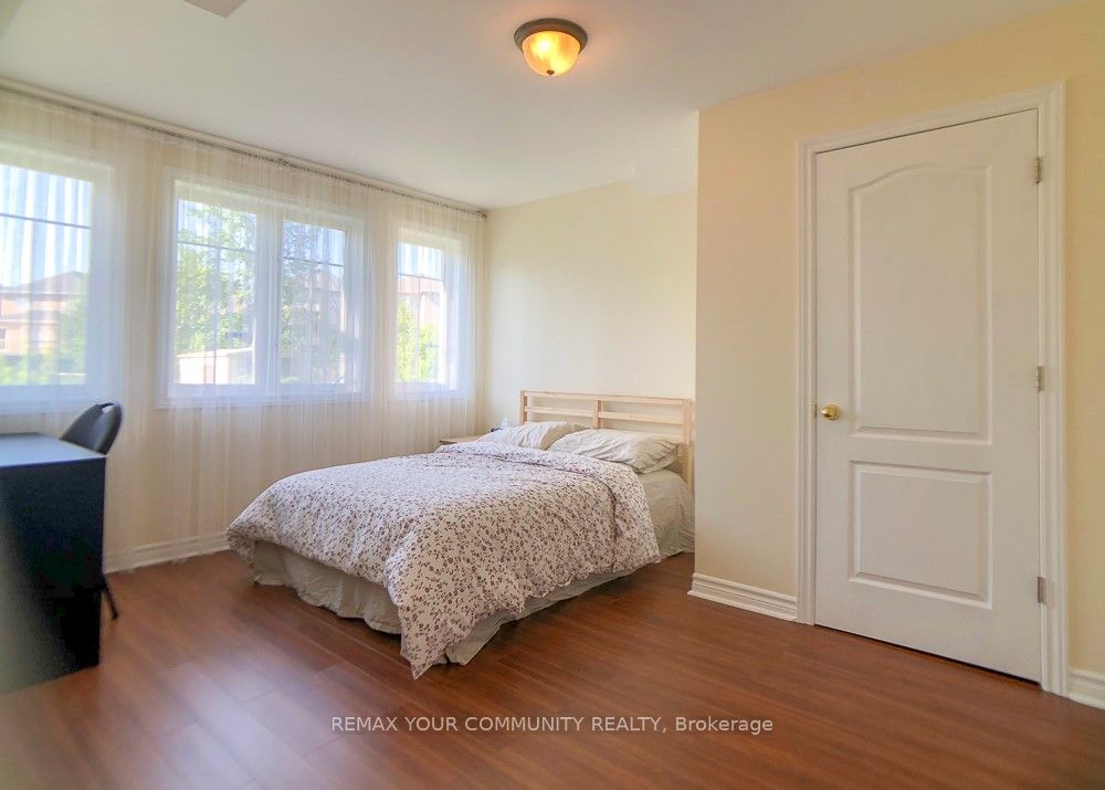 57 Old Orchard Crescent Property Photo 3