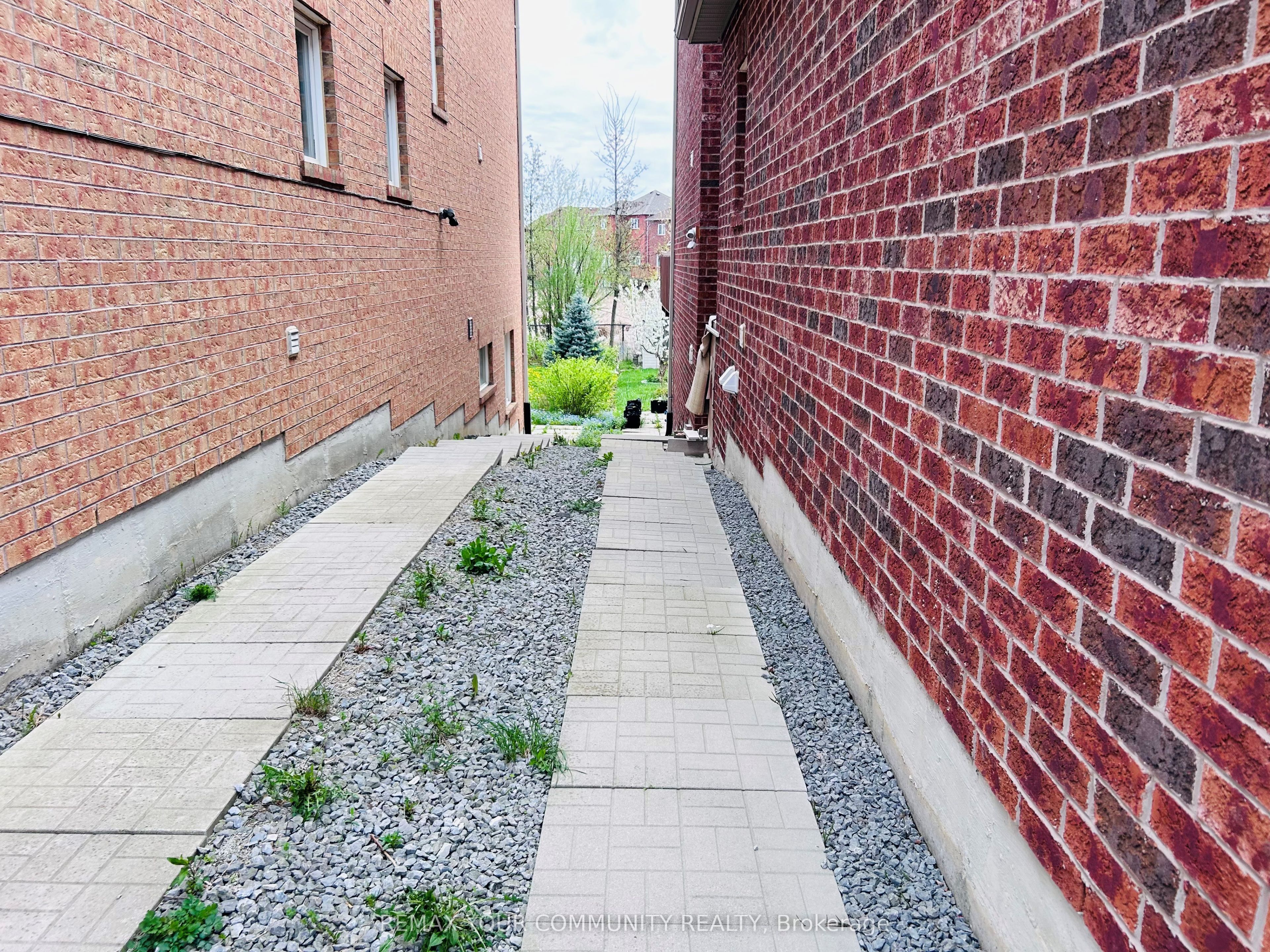 57 Old Orchard Crescent Property Photo 8