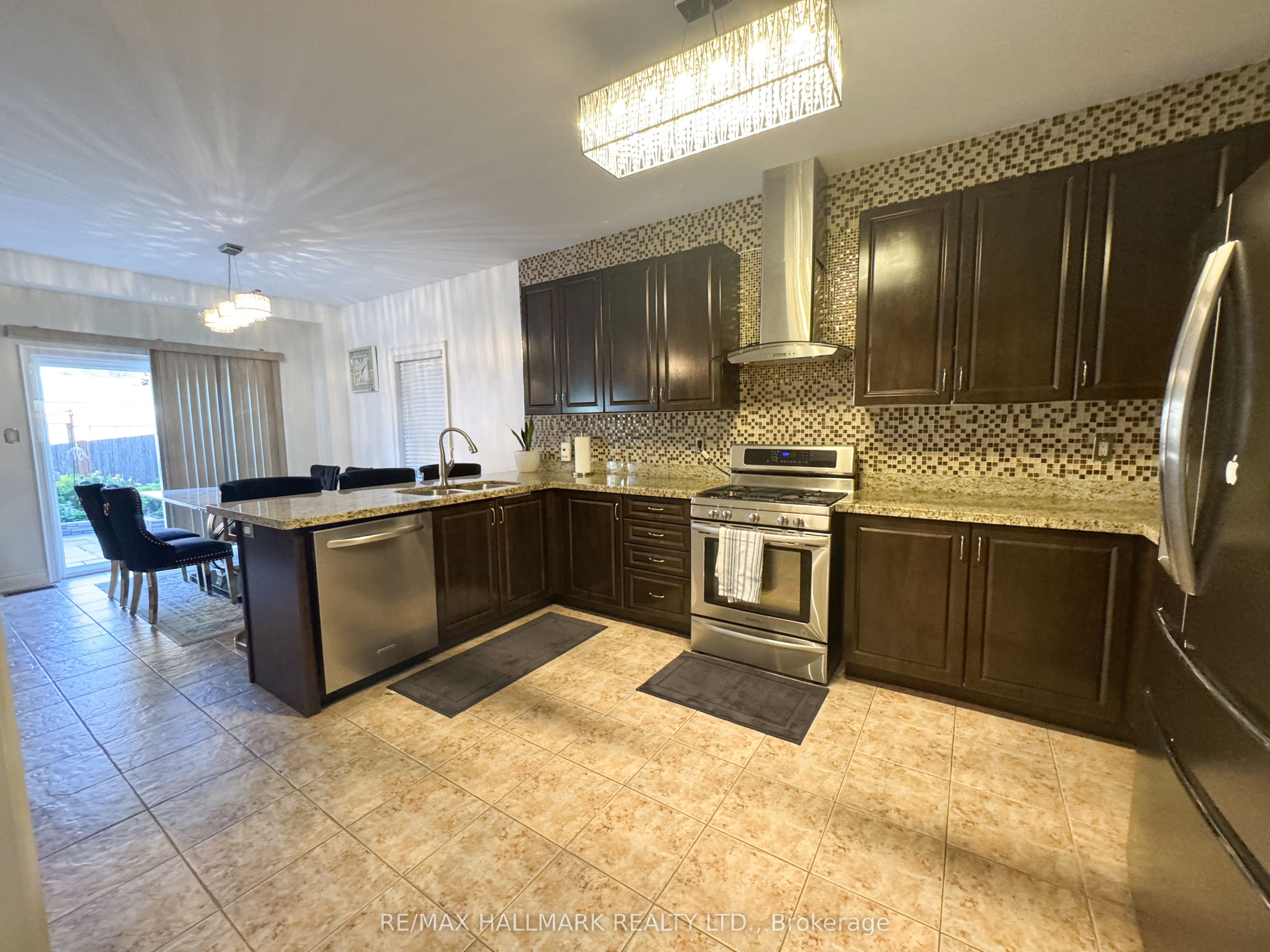 33 Mckenzie Way Property Photo 6