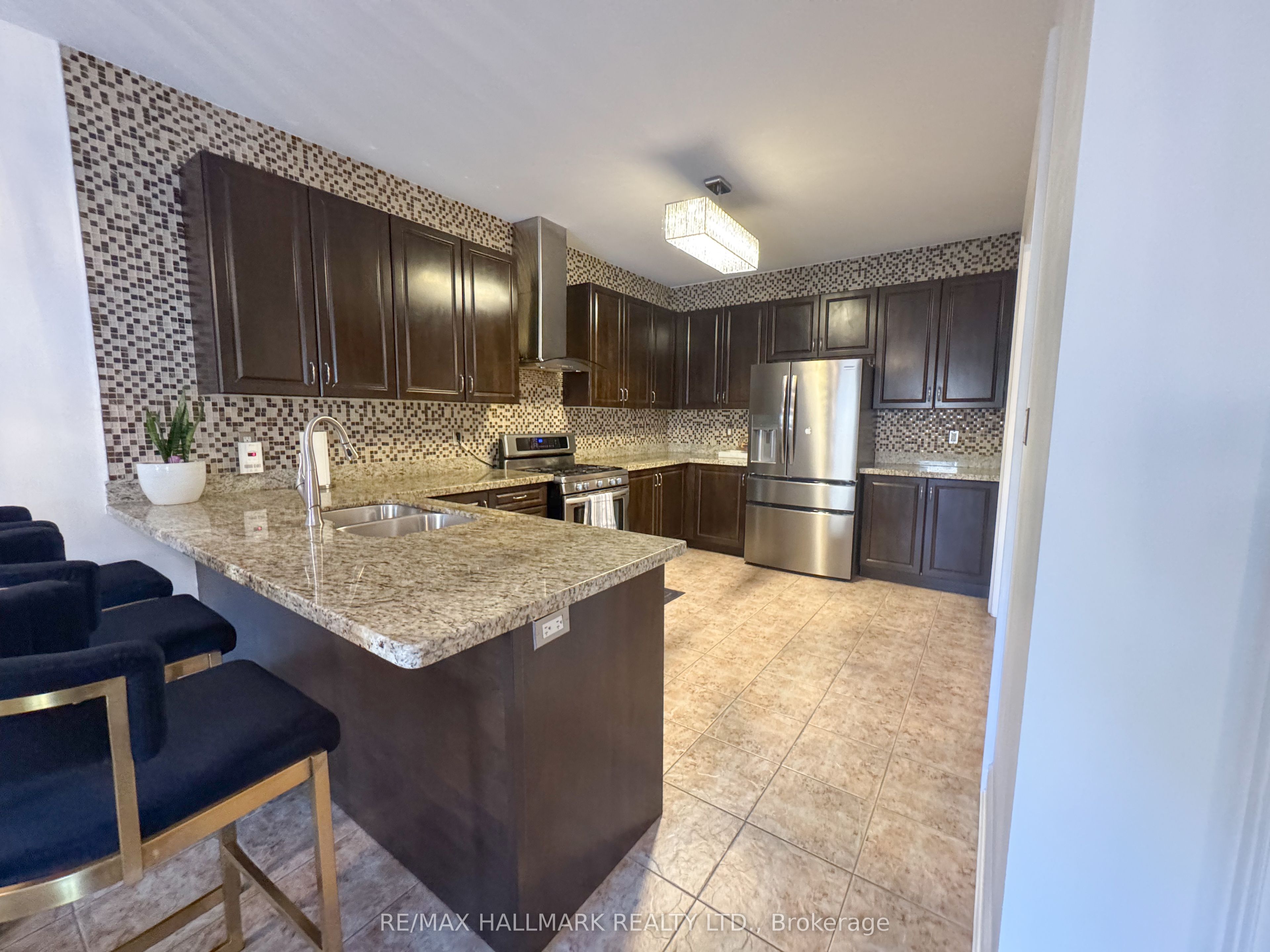 33 Mckenzie Way Property Photo 7