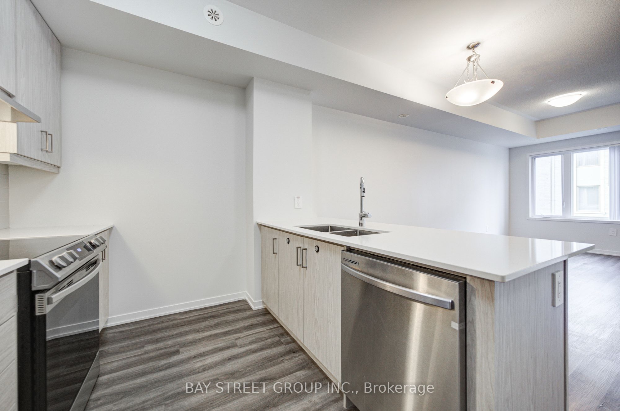 11 Honeycrisp Crescent Th3 Property Photo 6
