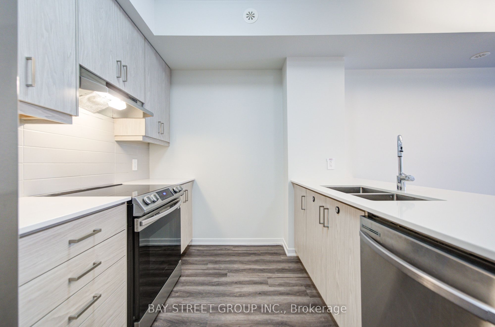 11 Honeycrisp Crescent Th3 Property Photo 7