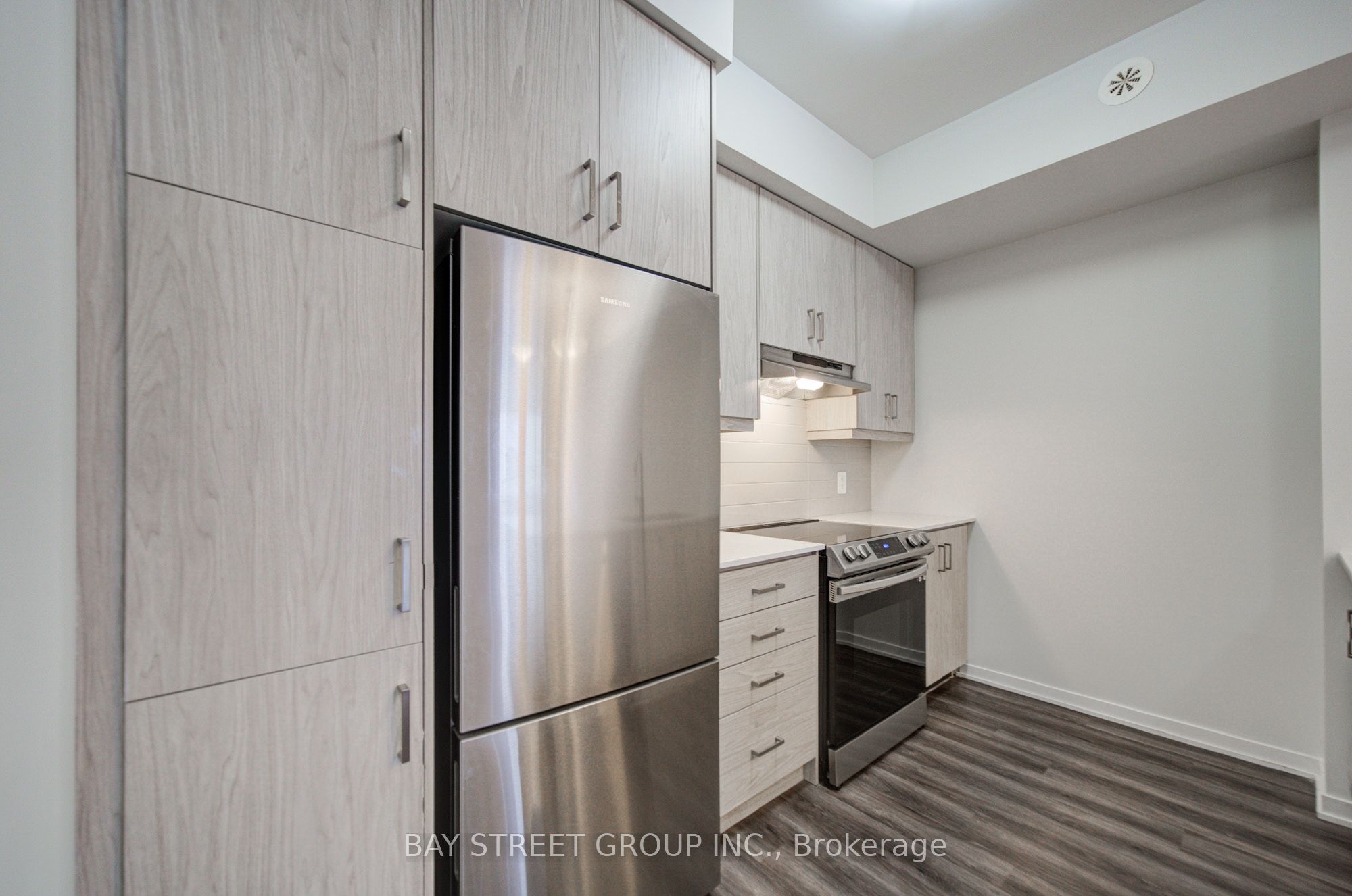 11 Honeycrisp Crescent Th3 Property Photo 8