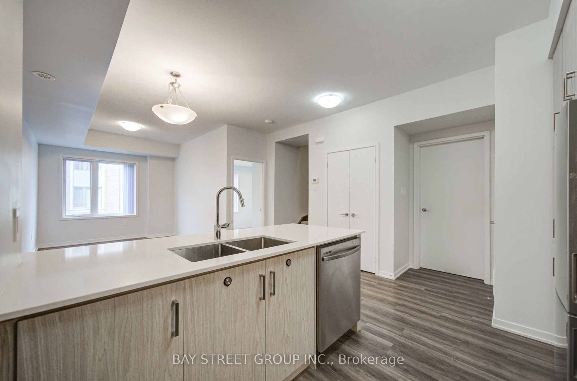 11 Honeycrisp Crescent Th3 Property Photo 9
