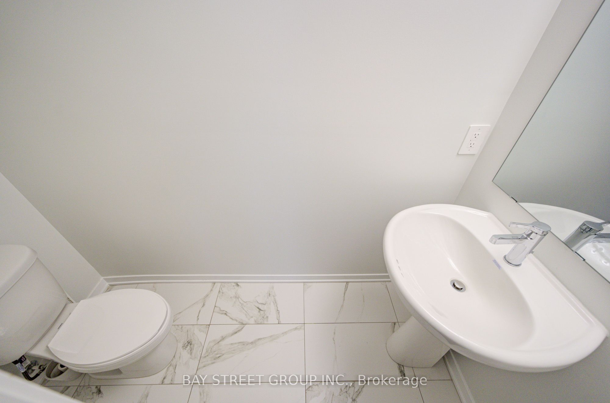 11 Honeycrisp Crescent Th3 Property Photo 17