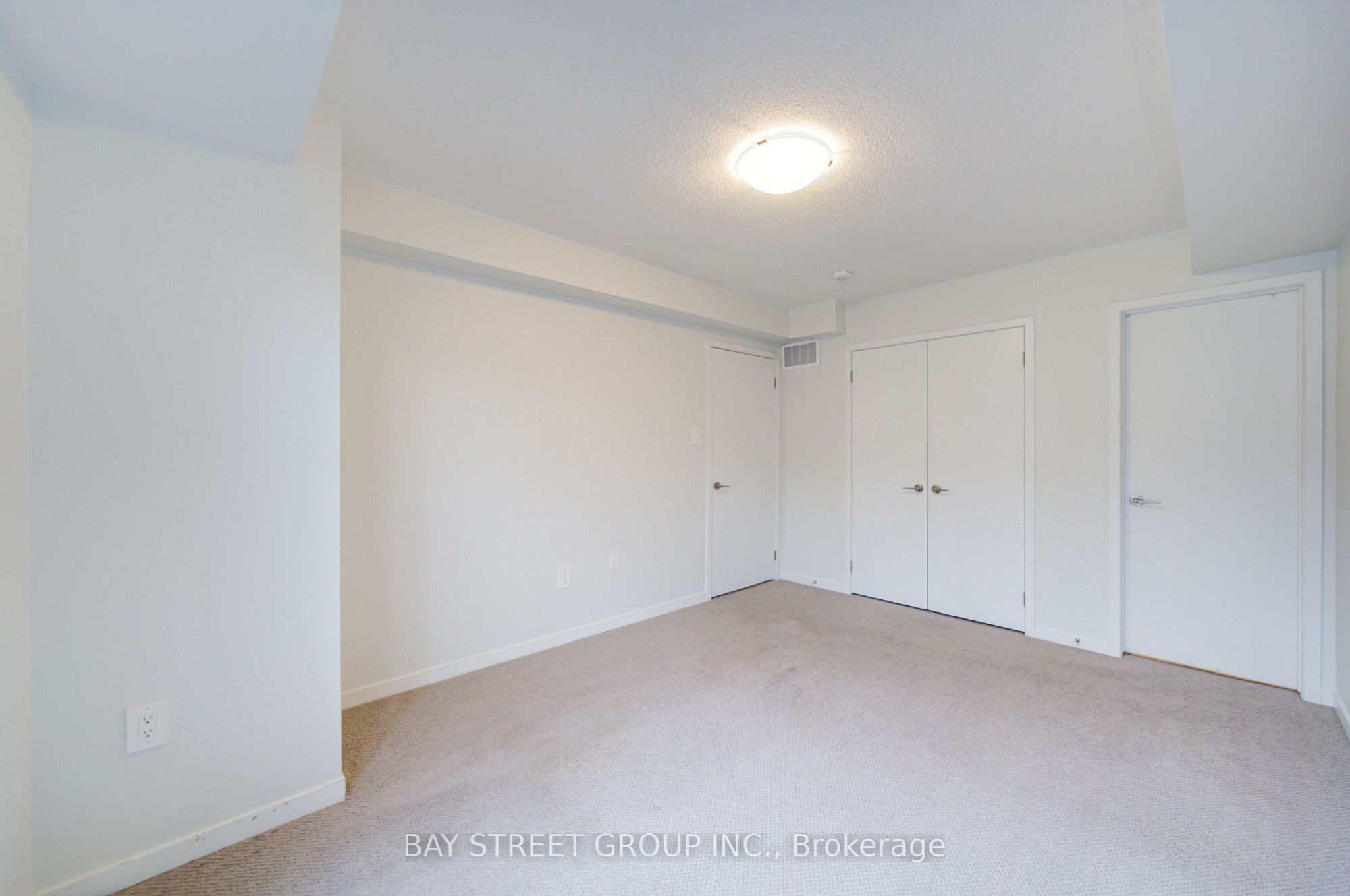 11 Honeycrisp Crescent Th3 Property Photo 27