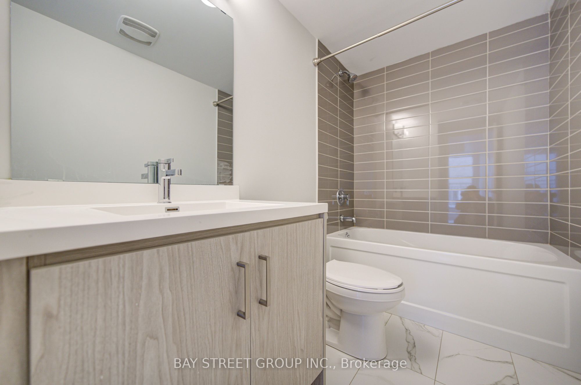 11 Honeycrisp Crescent Th3 Property Photo 28